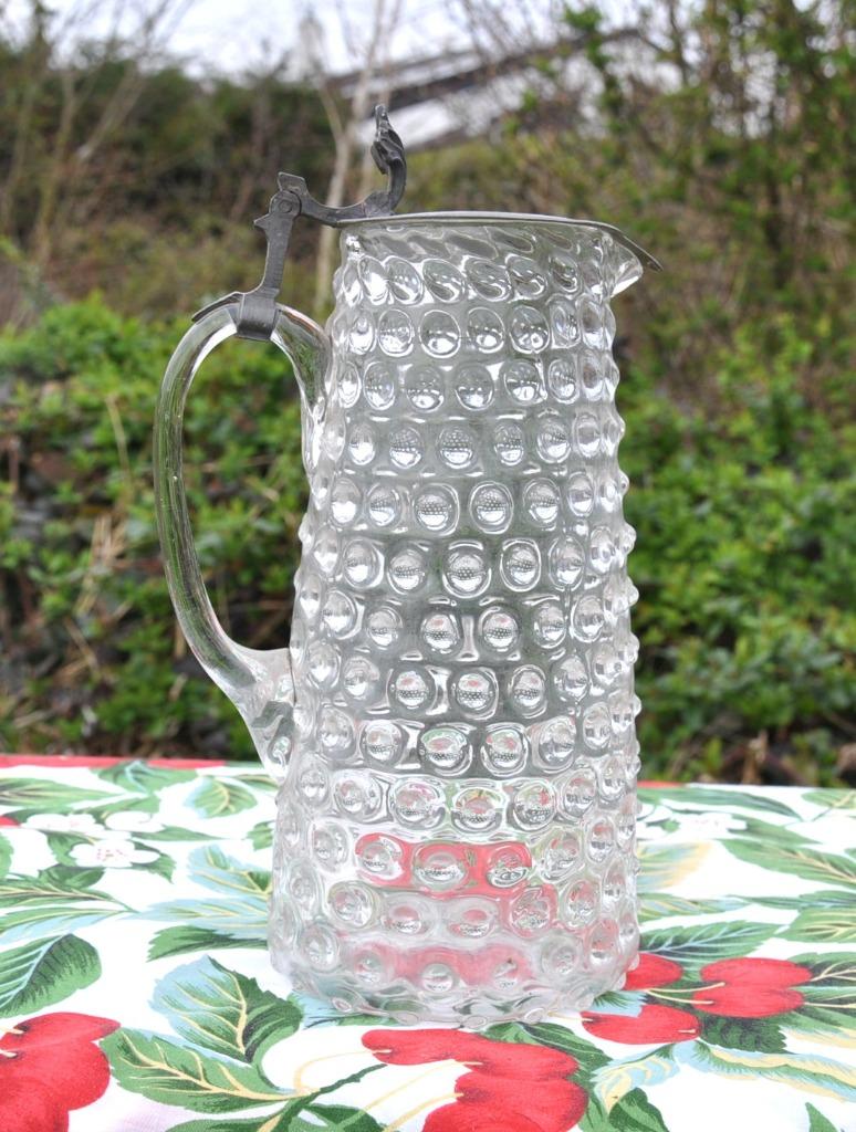 D pichet en verre soufflet chenée avec couvercle metal, Antiquités & Art, Enlèvement ou Envoi