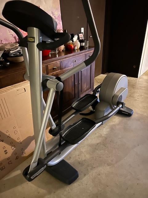 crosstrainer technogym, Sport en Fitness, Fitnessapparatuur, Ophalen, Gebruikt, Benen, Crosstrainer