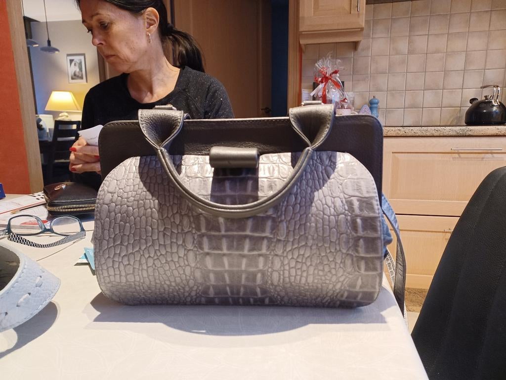 Mooie lederen handtas, Enlèvement, Sac à main