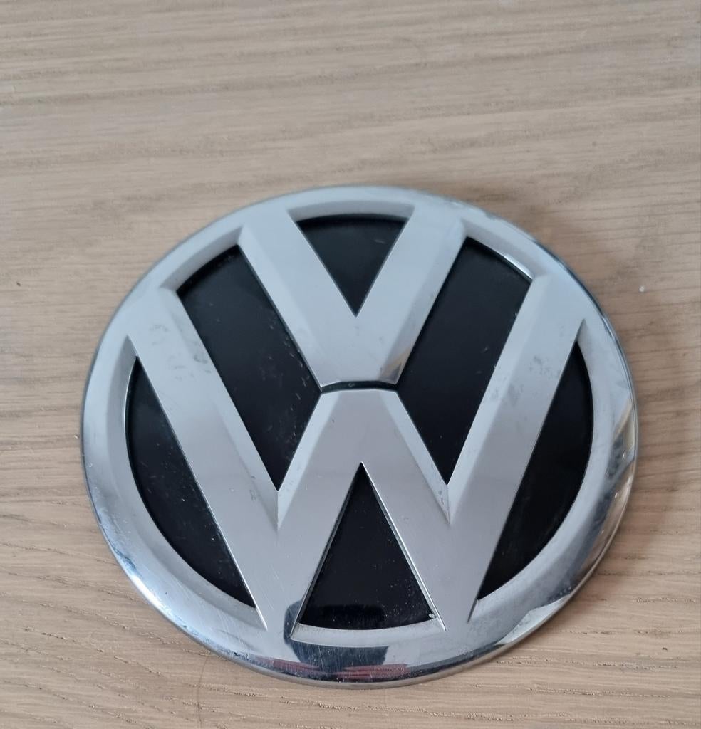 insigne logo  vw plastique 13cm, Autos : Pièces & Accessoires, Envoi