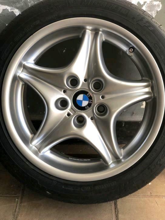 Cherche jantes bmw ce modèle, Autos : Pièces & Accessoires, Pneus & Jantes, Enlèvement ou Envoi, Jante(s)