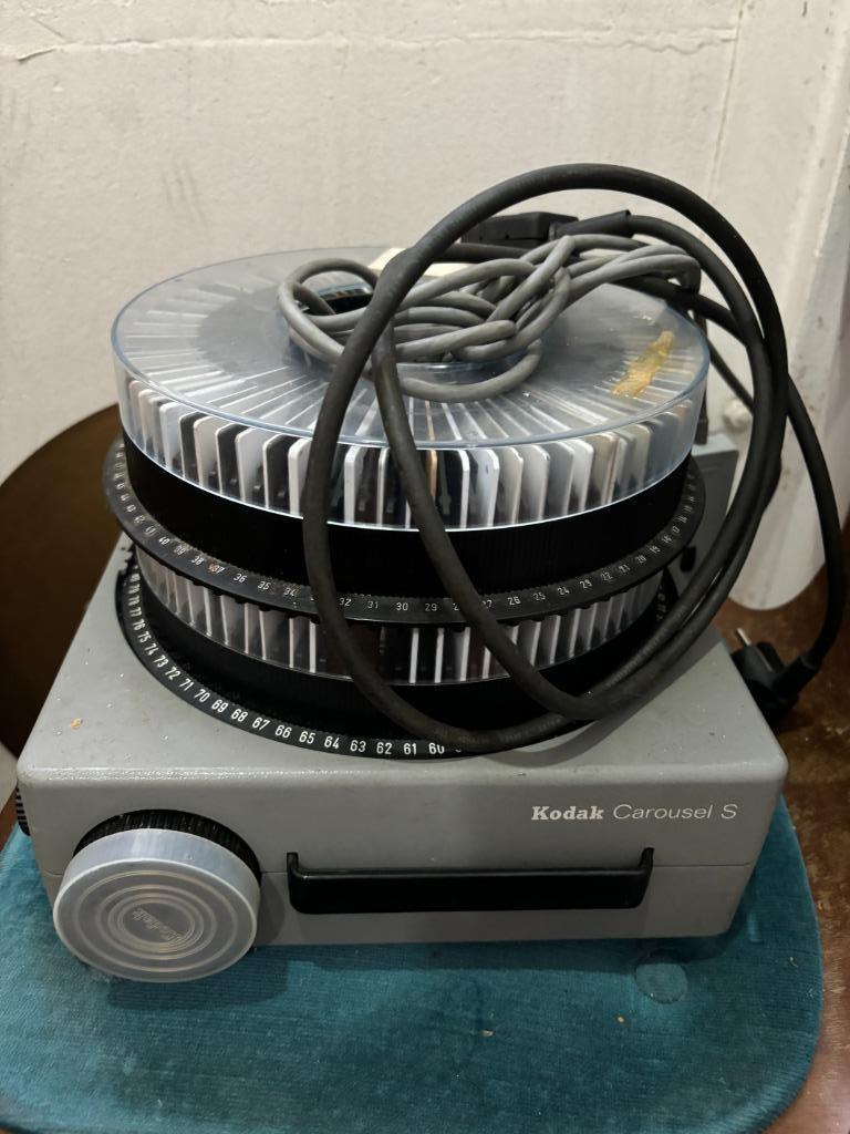 Kodak Carousel S, Ophalen, 1960 tot 1980, Projector