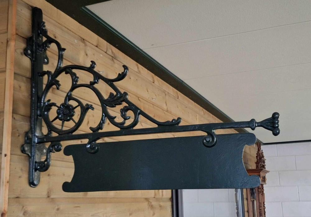 Gietijzeren groot uithangbord, naambord in donkergroen., Ophalen of Verzenden, Nieuw