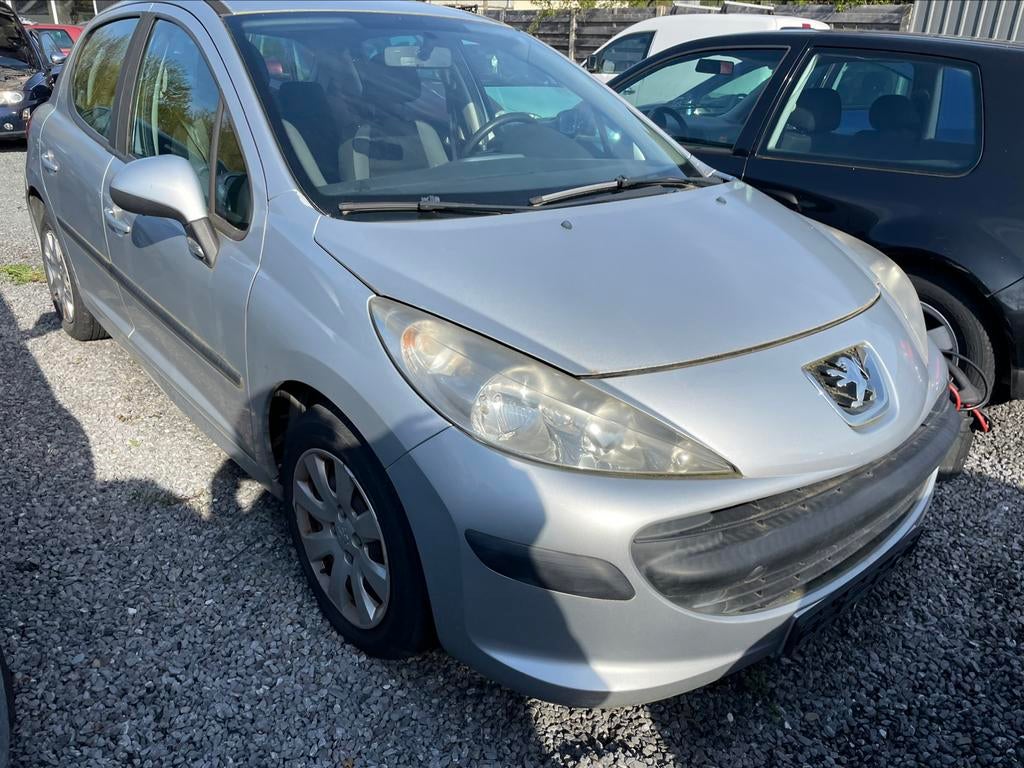 Peugeot 207 1.4 benzine bj 2007 km 204.000 prijs 2200€, Auto's, Zwart, Elektrische ramen, Bedrijf, 5 deurs