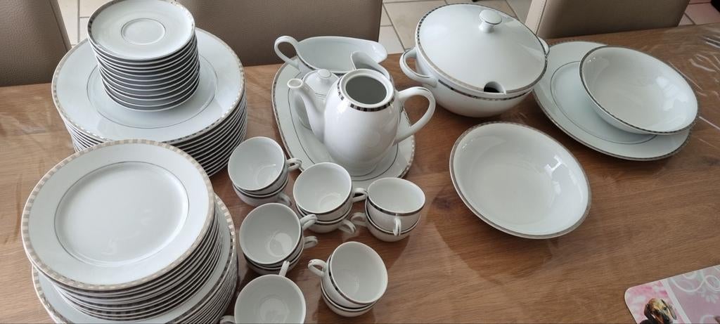 Alt regensburg 72 delig servies wit met zilveren rand, Antiek en Kunst, Ophalen