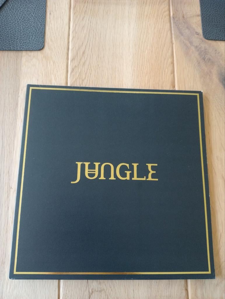 Jungle sur le premier album de 2014, Jungle, en parfait état, Enlèvement ou Envoi, Comme neuf