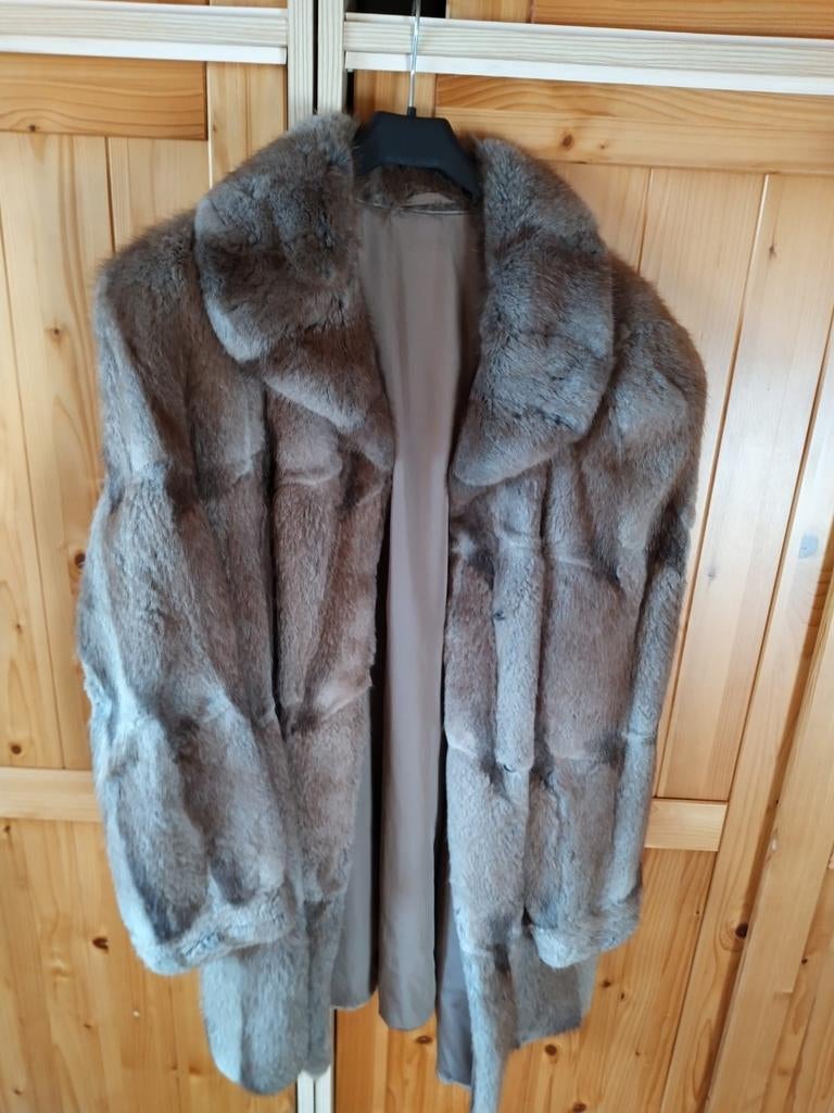 Damesvest in konijn, maat 44. Zo goed als nieuw., Kleding | Dames, Ophalen, Zo goed als nieuw, Maat 42/44 (L), Beige