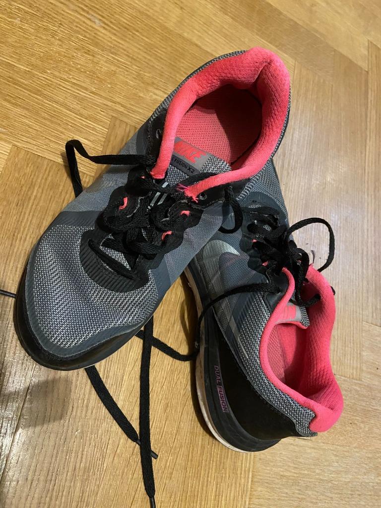 Baskets Nike fille Pointure 35,5, Enlèvement, Utilisé, Chaussures