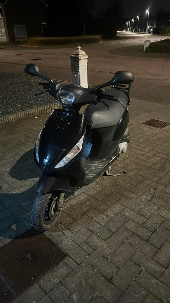 Iget zip euro 4 a klasse teruil tegen 2t 50/70cc, Vélos & Vélomoteurs, Scooters | Piaggio, Comme neuf, Zip, Classe A (25 km/h)