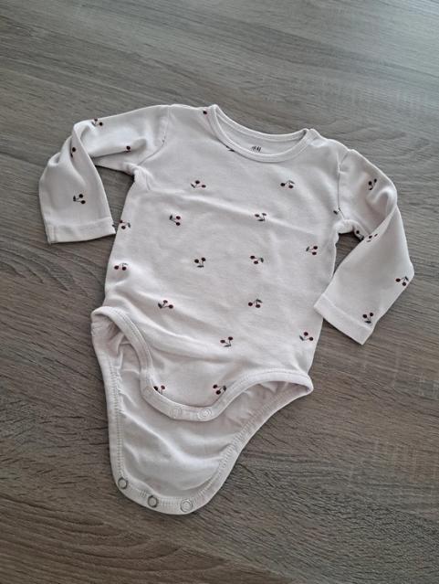 H&M body met kersjes 68, Enfants & Bébés, Vêtements de bébé | Taille 68, Enlèvement ou Envoi, H&M, Comme neuf, Vêtements de nuit ou Sous-vêtements