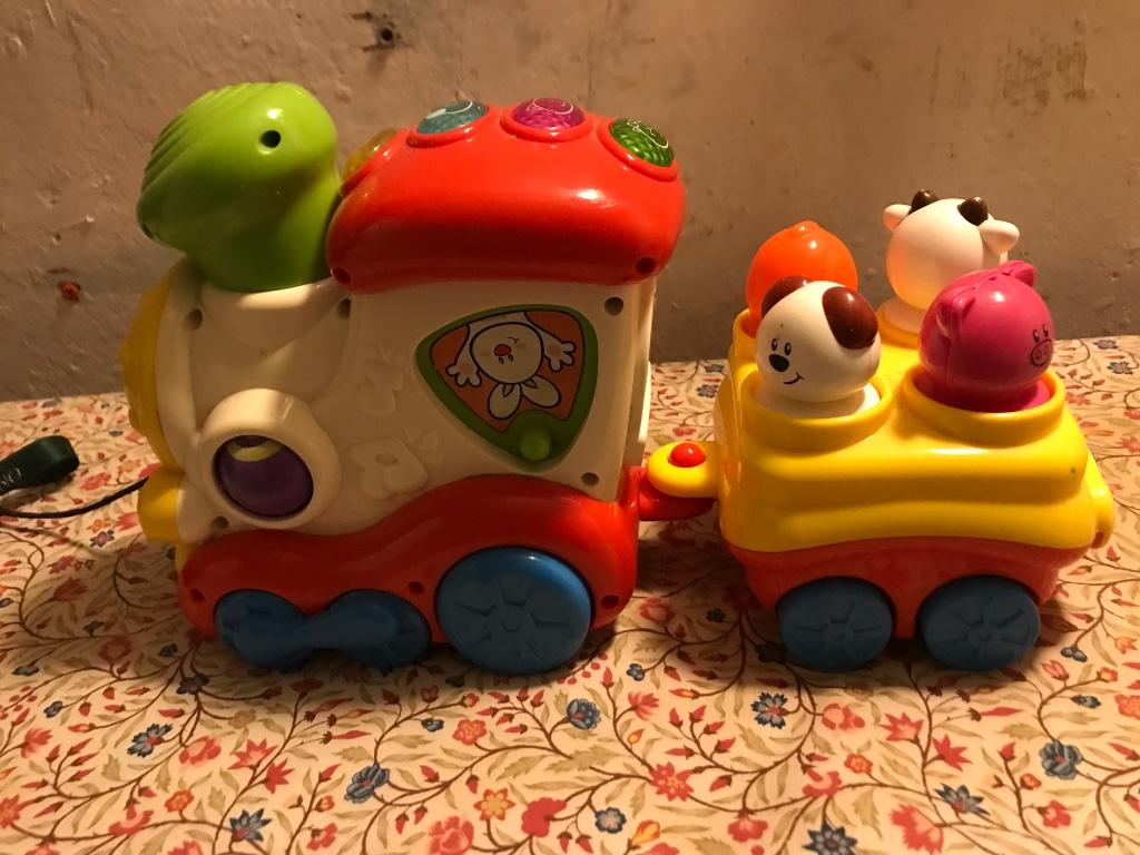 Jouet musical train CHICCO, Enfants & Bébés, Enlèvement, Utilisé, Autres types, À roulettes