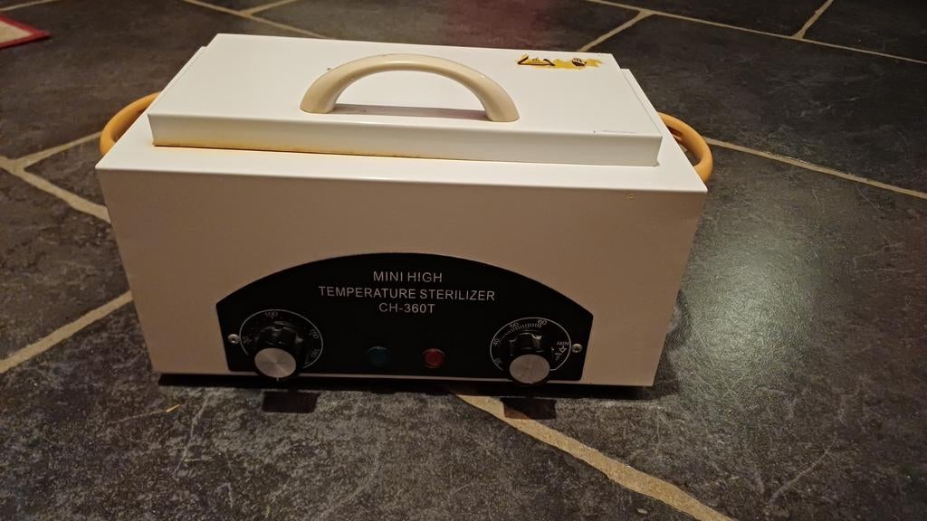 Sterilisateur manucure, fonctionne parfaitement, Electroménager, Enlèvement, Utilisé