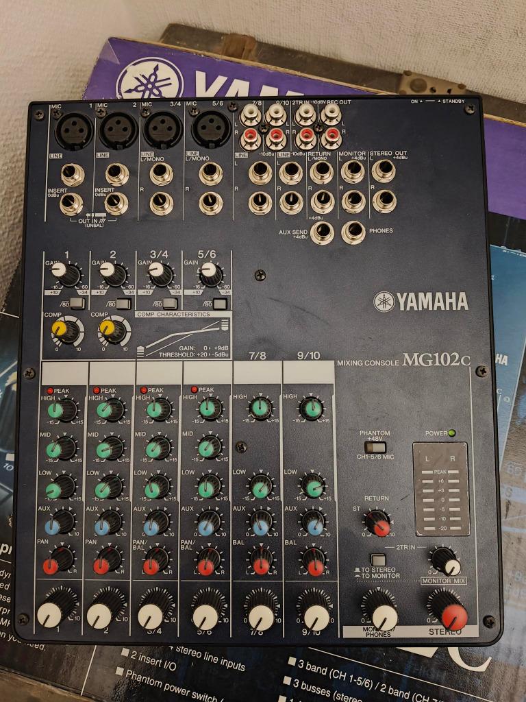 Table de mixage Yamaha MG102c, Musique & Instruments, Enlèvement, Utilisé, Moins de 5 canaux