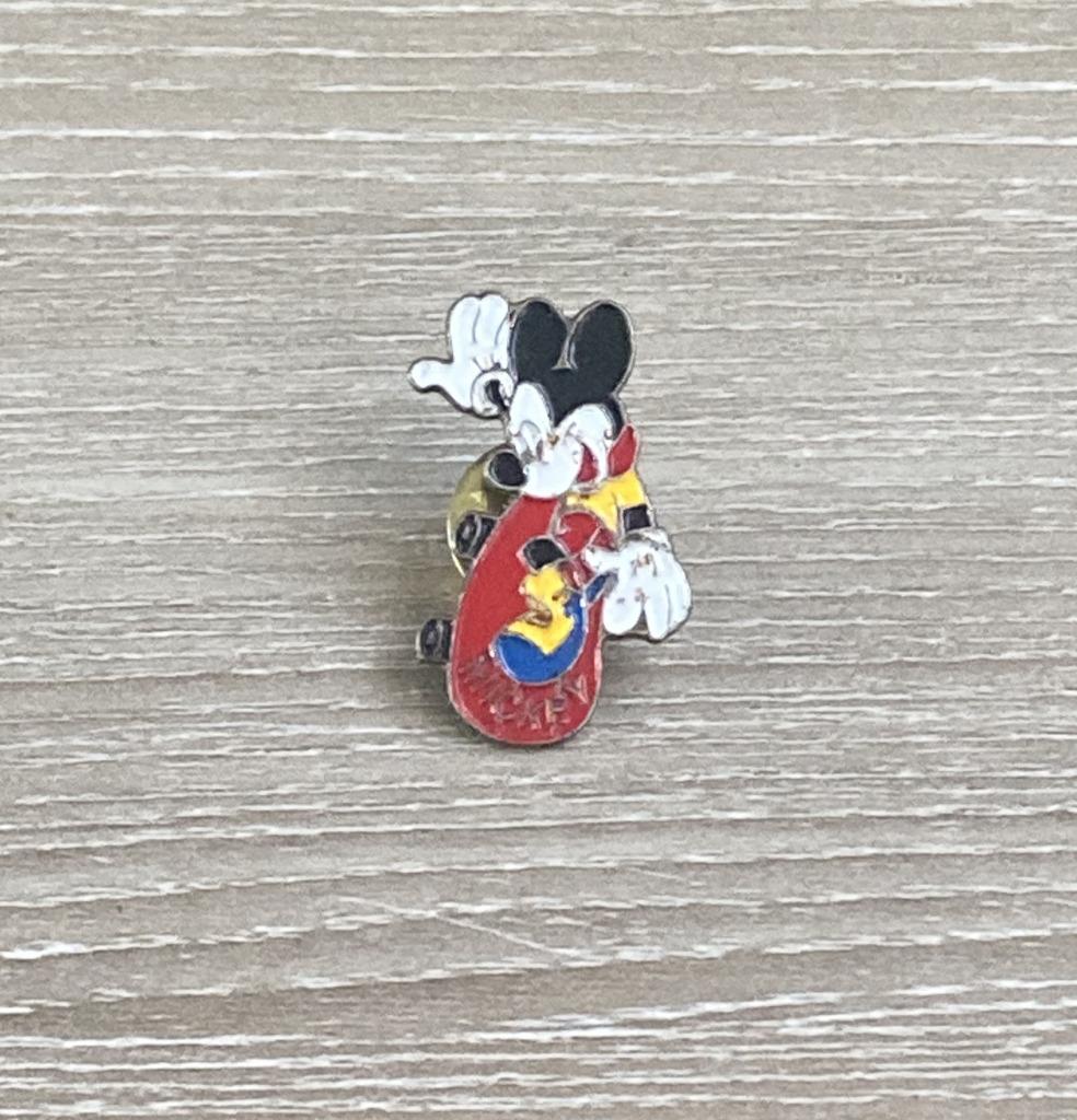 PIN - DISNEY - MICKEY MOUSE - SKATEBOARD, Envoi, Utilisé, Figurine, Insigne ou Pin's