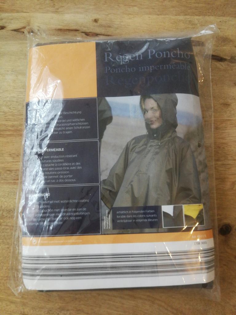 Regenponcho regenjas met kap nieuw afhalen in Halle, Caravans en Kamperen, Ophalen, Zo goed als nieuw, Regenponcho