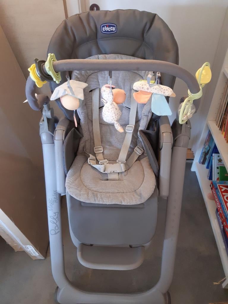 Verstelbare kinderstoel chicco, Kinderen en Baby's, Kinderstoelen, Ophalen, Zo goed als nieuw, Meegroeistoel, Afneembaar eetblad