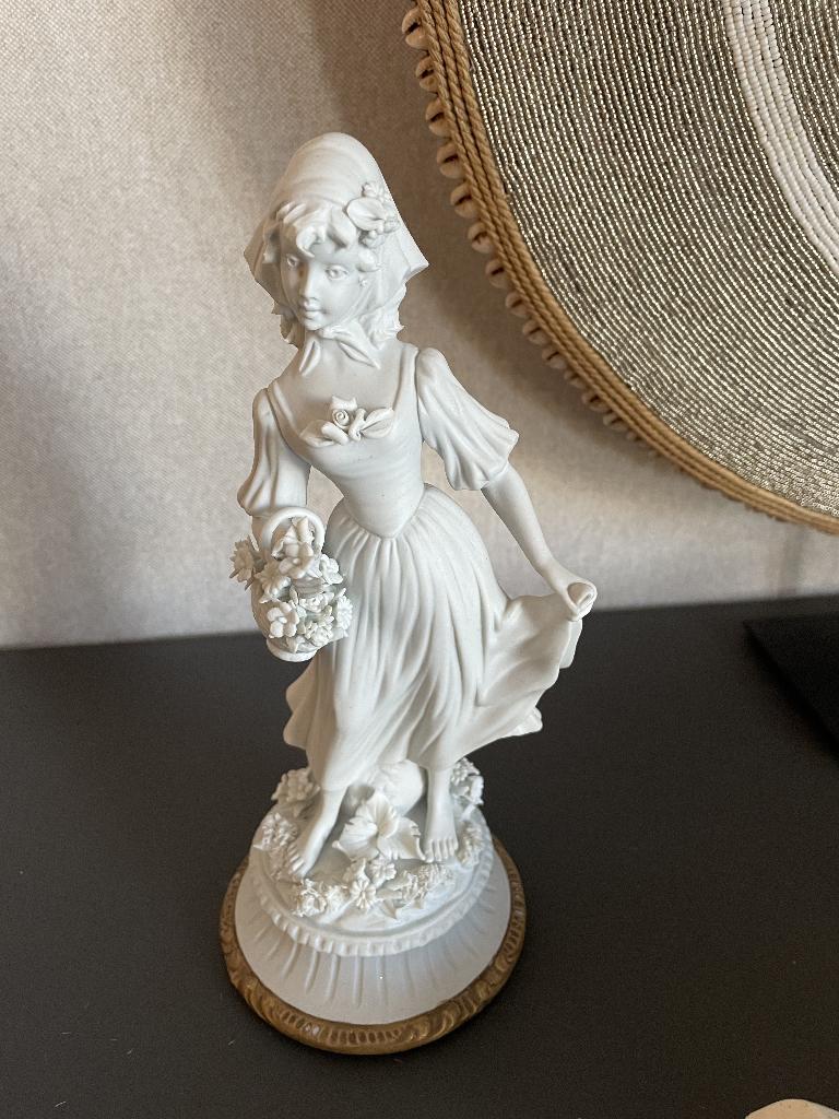 Capodimonte beeldje Ester, Enlèvement ou Envoi, Comme neuf