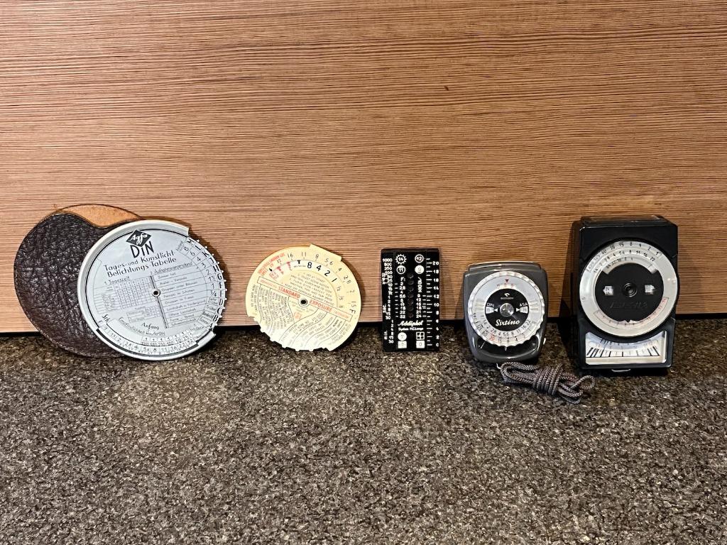 Analoge fotografie: 2 lichtmeters en 3 exposure calculators, Ophalen of Verzenden, Gebruikt, Compact, Overige Merken