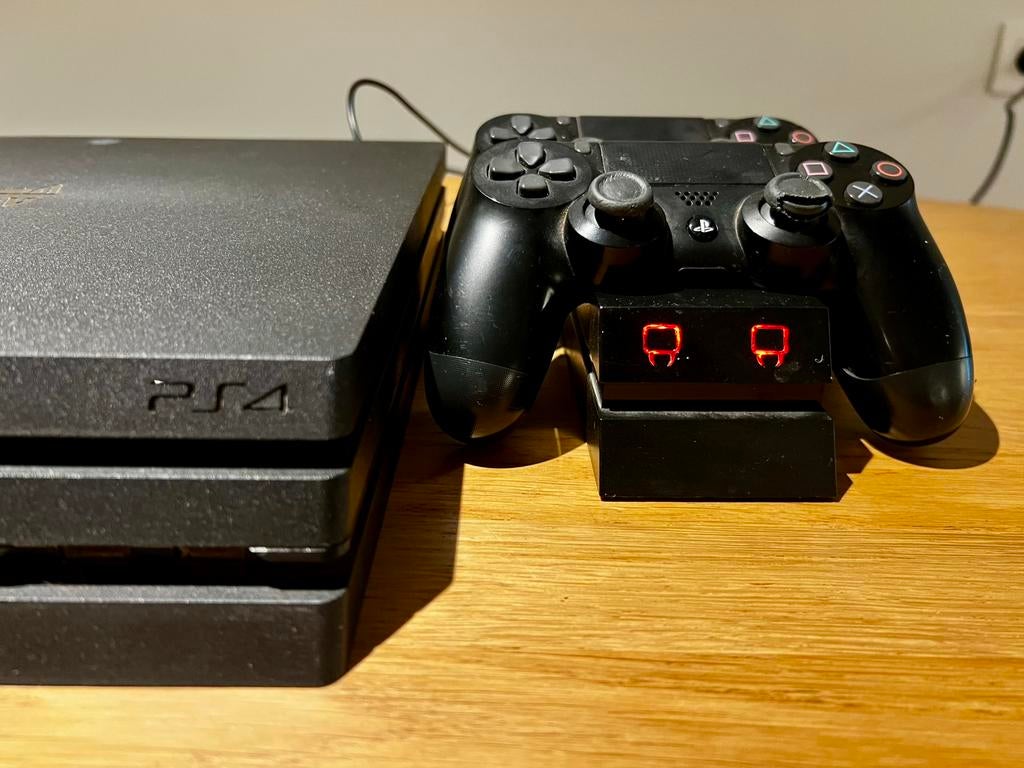 Playstation 4 + 2 controllers + oplaadstation + 5 spelletjes, Ophalen of Verzenden, Zo goed als nieuw, Met 2 controllers, Met games