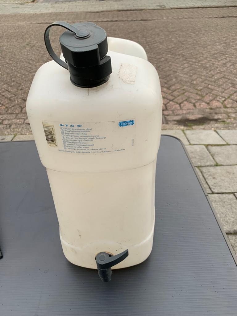 Water jerrycan met kraantje, Tuin en Terras, Regentonnen, Ophalen, Zo goed als nieuw, Met kraantje