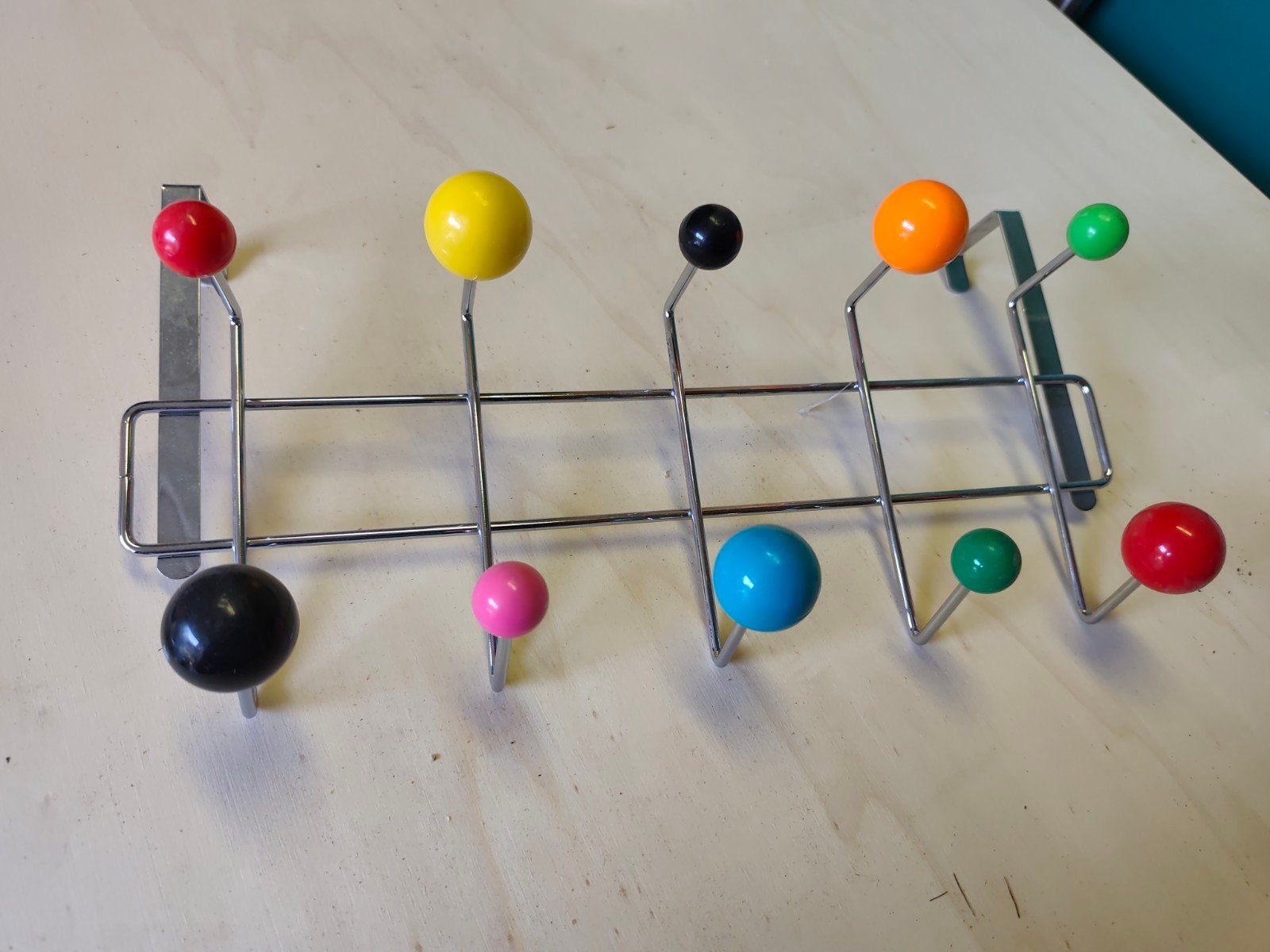 Ikea kleerhanger, Enlèvement