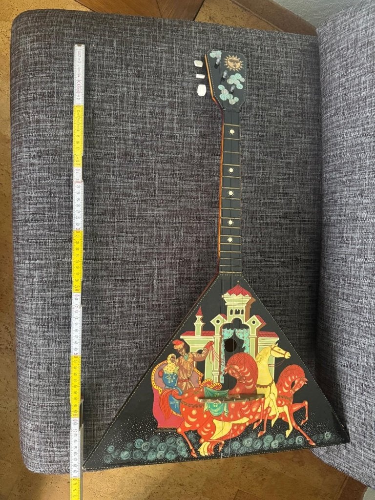 Beschilderde Russische balalaika, Enlèvement