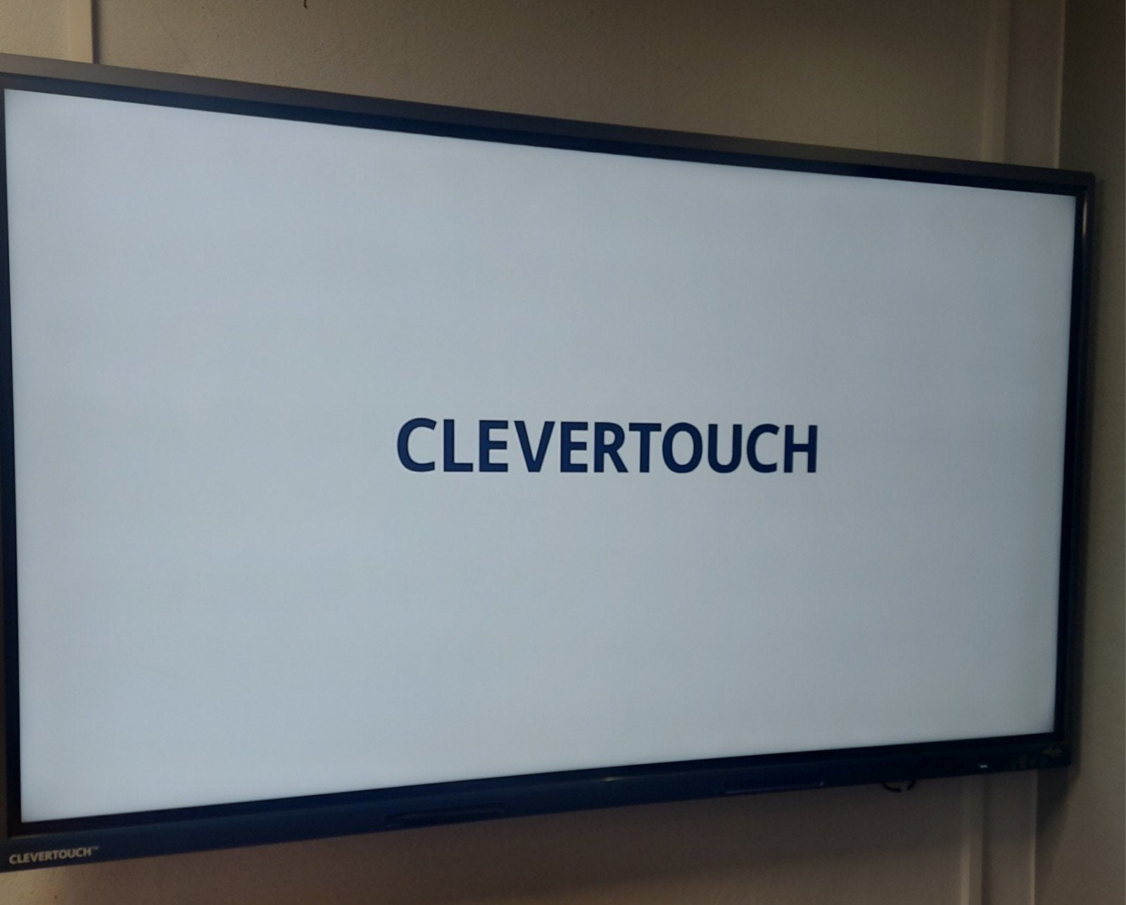 A SAISIR !! Grand Écran tactile et intéractif "CLEVERTOUCH ", Ophalen