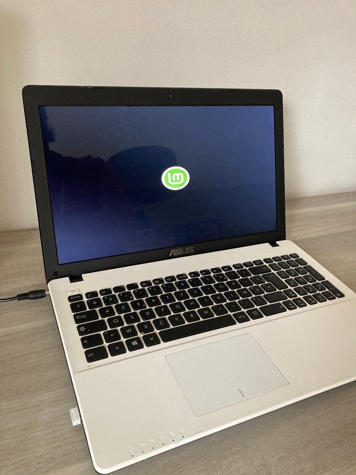Laptop asus linux mint, Enlèvement ou Envoi, Utilisé