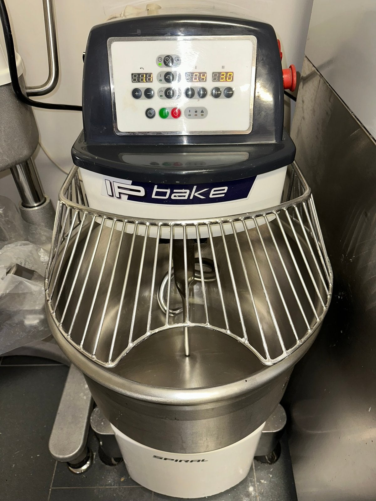 Petrin, Ophalen, Gebruikt, Bakkerij en Slagerij