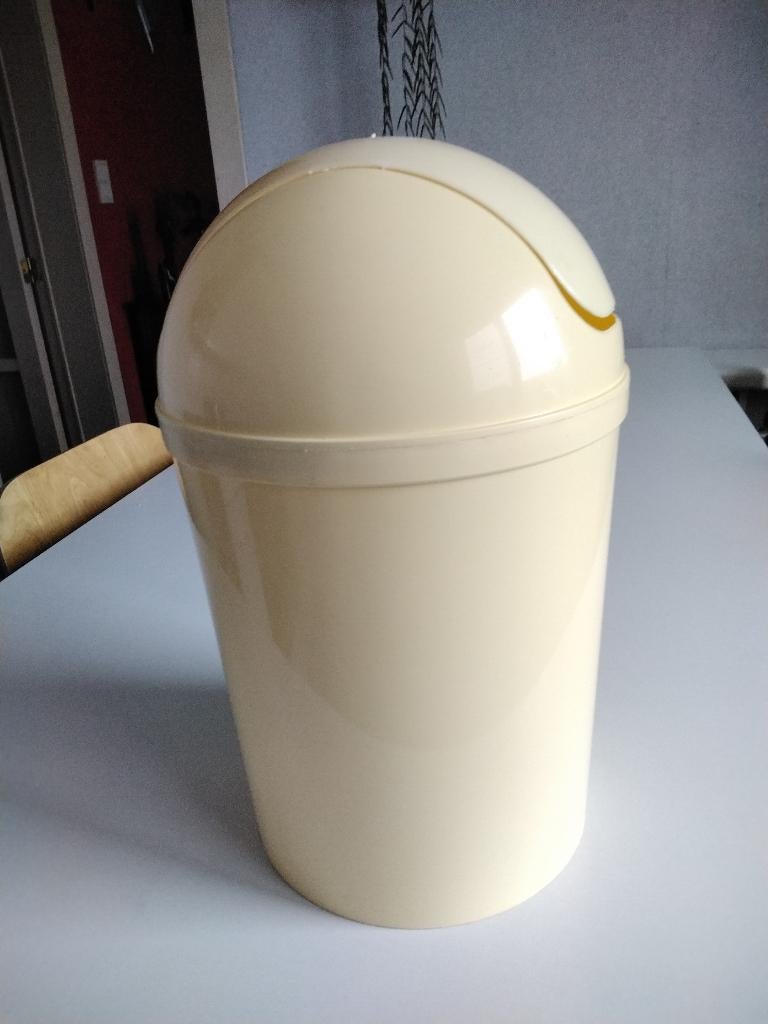 Toilet-/badkamerbak van 6 liter met draaibaar deksel, Kunststof, Ophalen of Verzenden, Zo goed als nieuw, Minder dan 10 liter