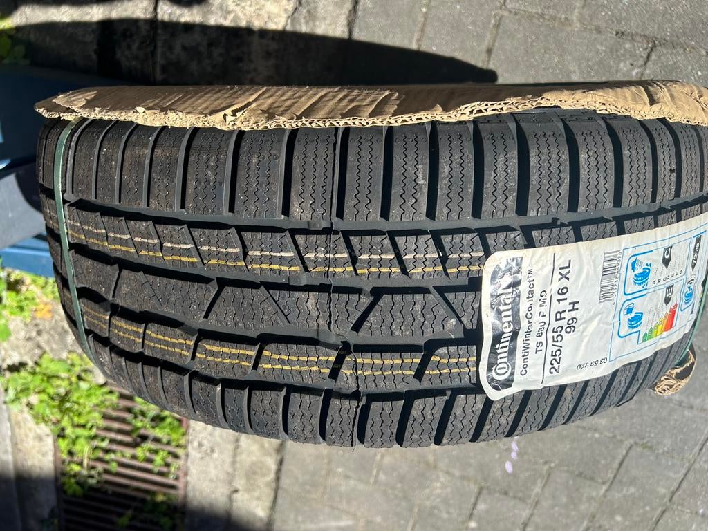 4 Continental 225/55R16 banden, Ophalen, Zo goed als nieuw