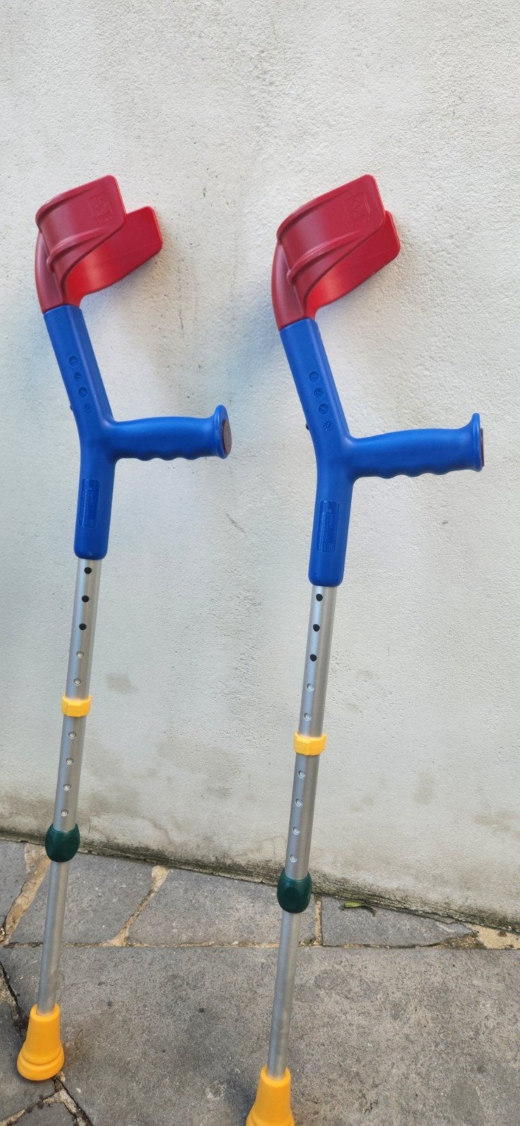 Nieuwe krukken voor kinderen, Diversen, Ophalen