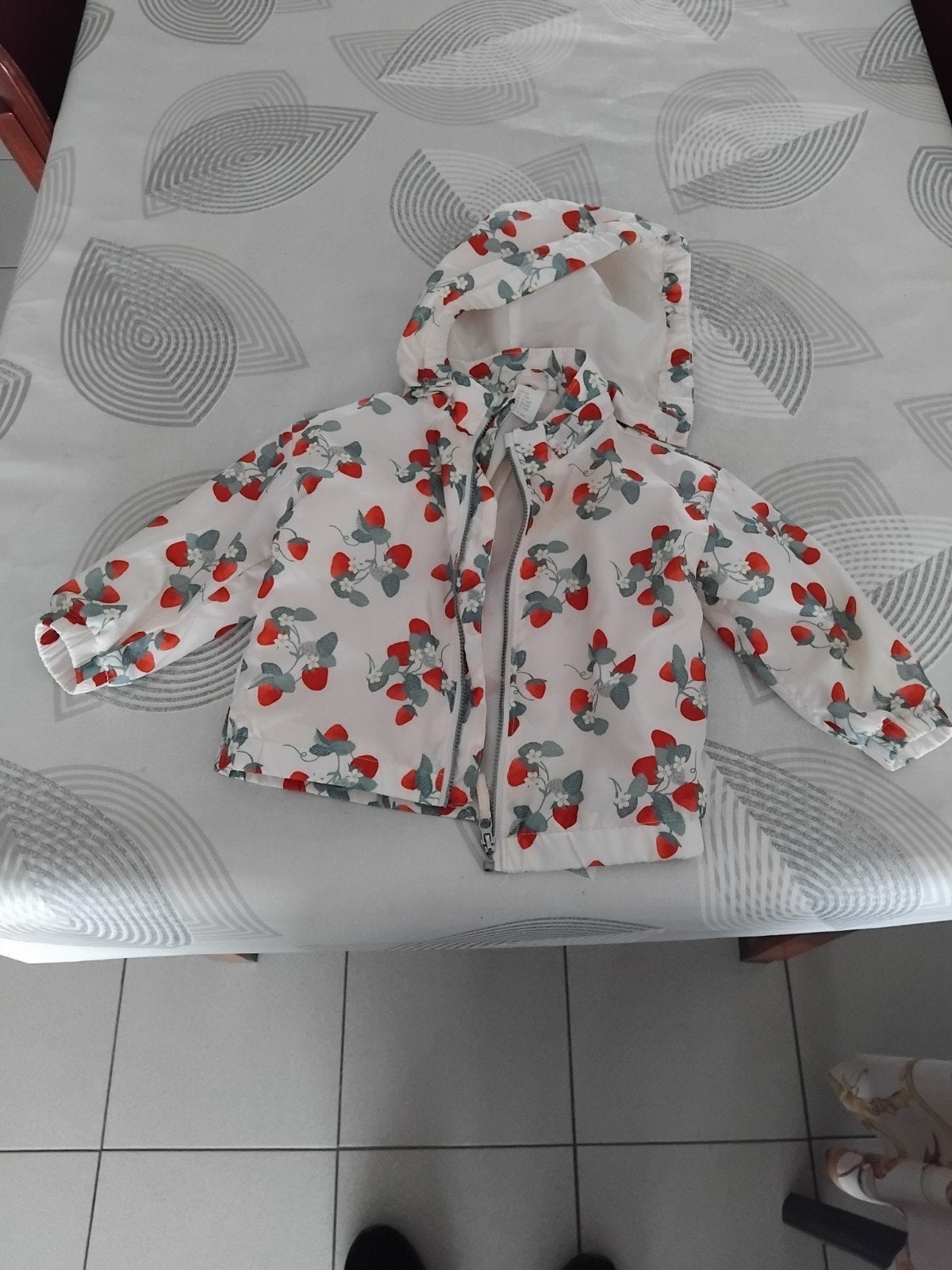 vrolijk h&m wind en regenjas maat 80, Kinderen en Baby's, Ophalen