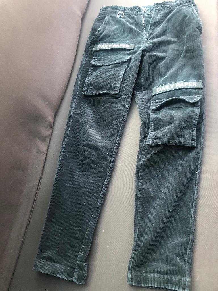 Daily Paper ribfluwelen zwarte broek maat XS, Kleding | Heren, Ophalen of Verzenden, Gedragen