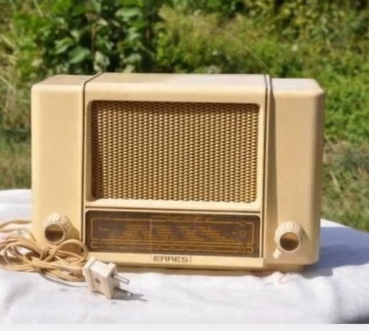 $ ancienne radio bakelite crème marque erres, Enlèvement ou Envoi, Ne fonctionne pas, Radio