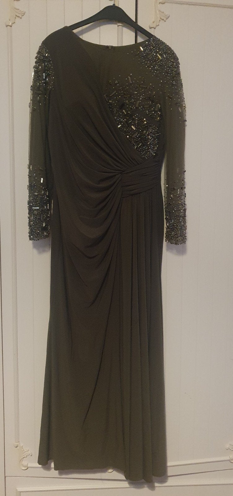 robe de soirée vert kaki ornée de pierres brillantes, Vêtements | Femmes, Enlèvement, Comme neuf, Taille 46/48 (XL) ou plus grande