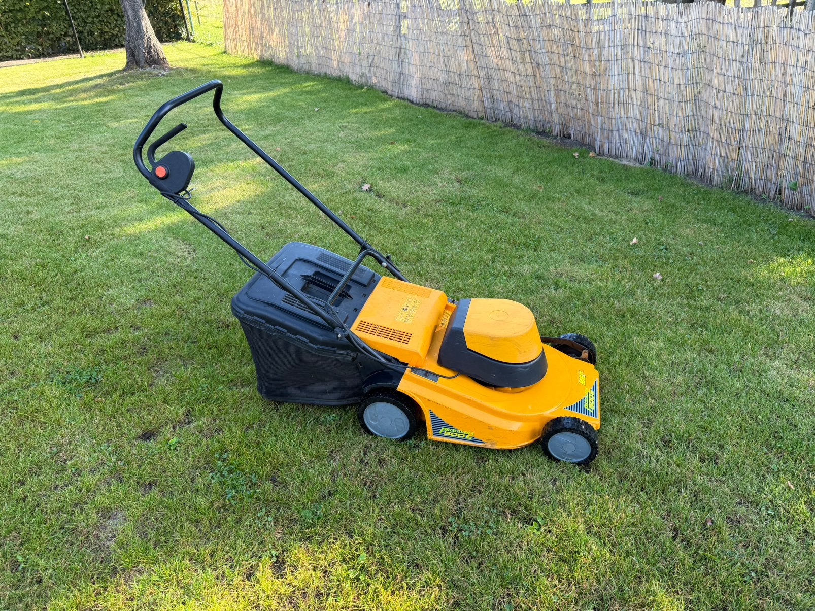 Tondeuse à gazon électrique + bac de récupération, Jardin & Terrasse, Tondeuse rotative, 40 à 49 cm, Enlèvement, Utilisé