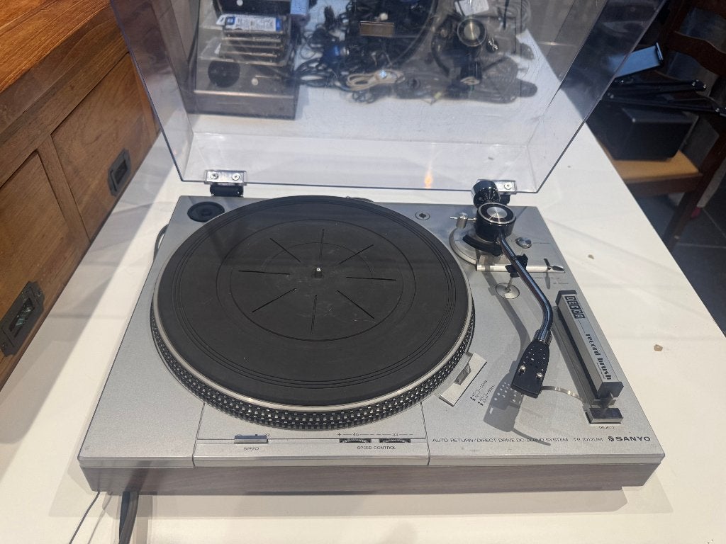 Vintage Sanyo TP 1012UM Direct Drive Platenspeler, TV, Hi-fi & Vidéo, Tourne-disques, Autres marques, Réglage pitch, Tourne-disque