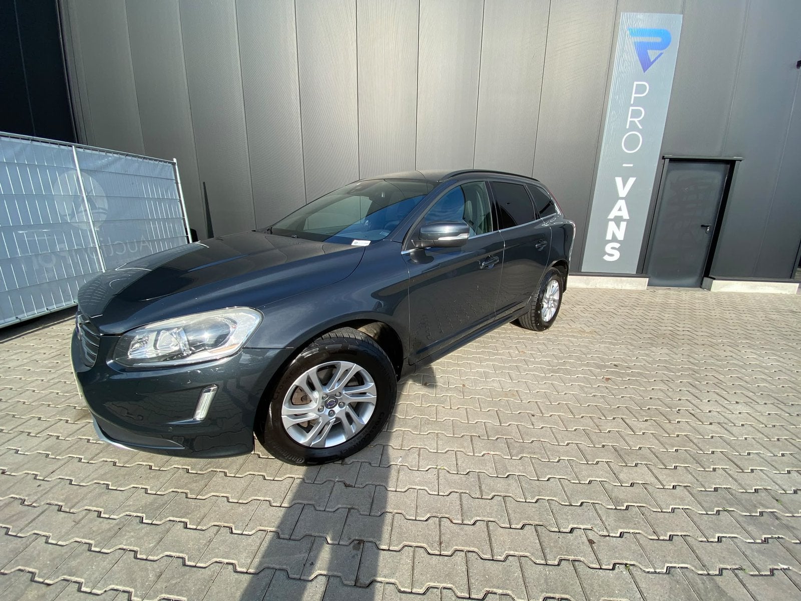 Volvo XC60 D4 AWD Automaat | Navi | Zetelver | PSS | Airco, Automaat, Euro 5, Zwart, Bedrijf