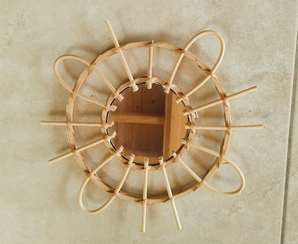 Klein rond spiegeltje met houten/rieten kader, Huis en Inrichting, Woonaccessoires | Spiegels, Ophalen of Verzenden, Zo goed als nieuw