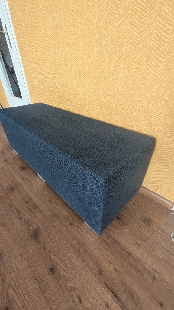 Moderne donkerblauwe bank/poef, Huis en Inrichting, Ophalen, Zo goed als nieuw, Rechthoekig, Minder dan 50 cm