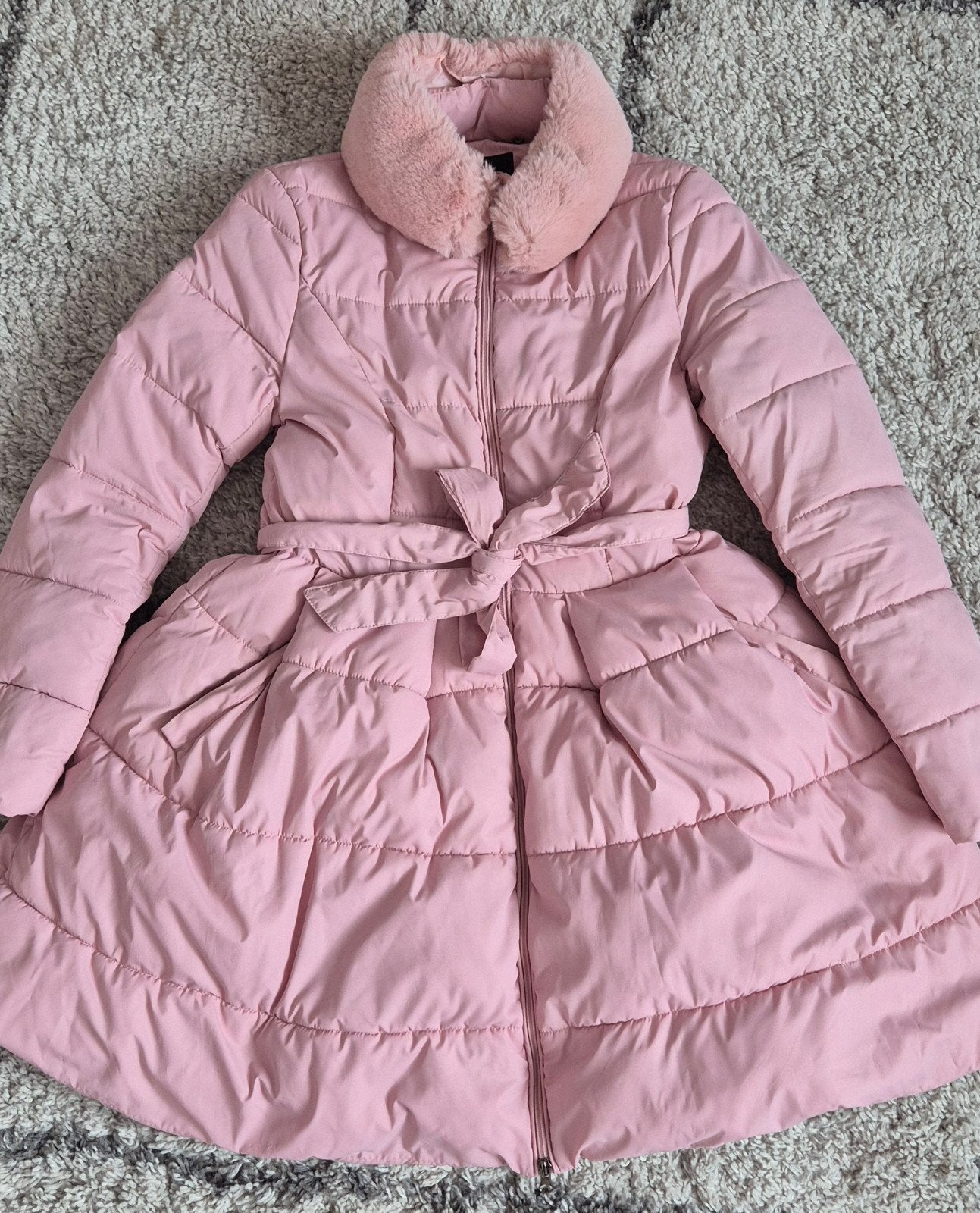 Mooie roze gewatteerde winterjas met bontkraag en strikceint, Kleding | Dames, Jassen | Winter, Ophalen, Roze