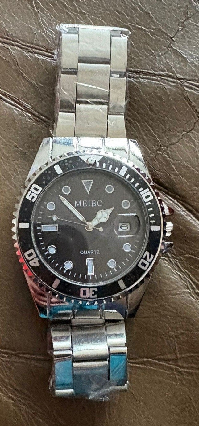 Nieuw heren horloges

Vaste prijs zwart/ Zilver elk €35

Op, Ophalen, Zilver