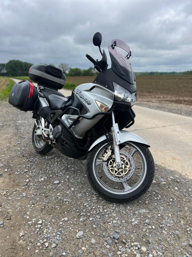 Honda xl 1000 Varadero 2004, Motos, Motos | Honda, Poignées chauffantes, Occasion, Plus de 35 kW, 2 cylindres
