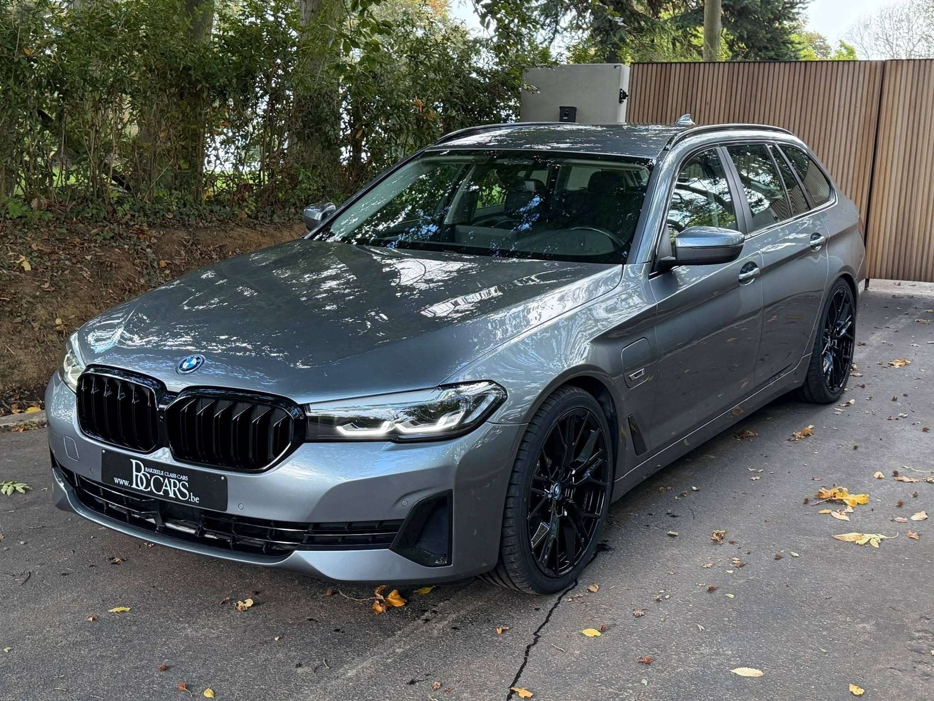BMW 530 Touring 530eA Led-ACC-Prof-Cockpit Pro-Verw.Leer-Cam, Autos, Euro 6, Entretenue par le concessionnaire, Noir, 5 portes