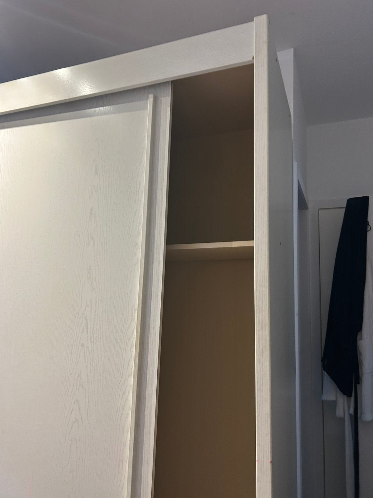 B-200, H-220, D-56 cm. Witte, Huis en Inrichting, Kasten | Kleerkasten, Ophalen, Zo goed als nieuw
