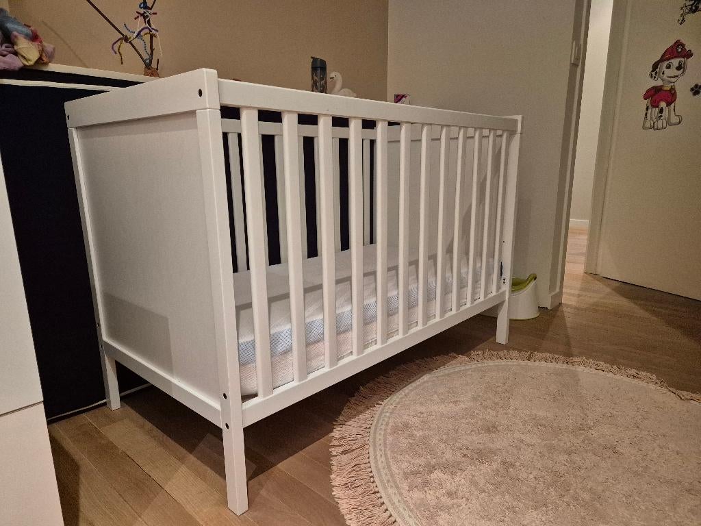 IKEA SUNDVIK babybedje (60x120) – wit, Ophalen, Gebruikt, Lattenbodem, Minder dan 140 cm