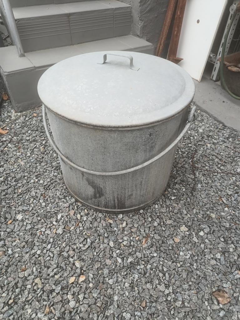 Grote zinken ketel met deksel en draagbaar, Ophalen