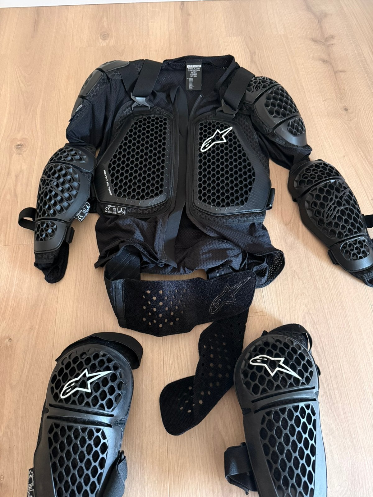 Alpinestars XXL bionic action V2 protection  met knie, Motoren, Kleding | Motorkleding, Ophalen