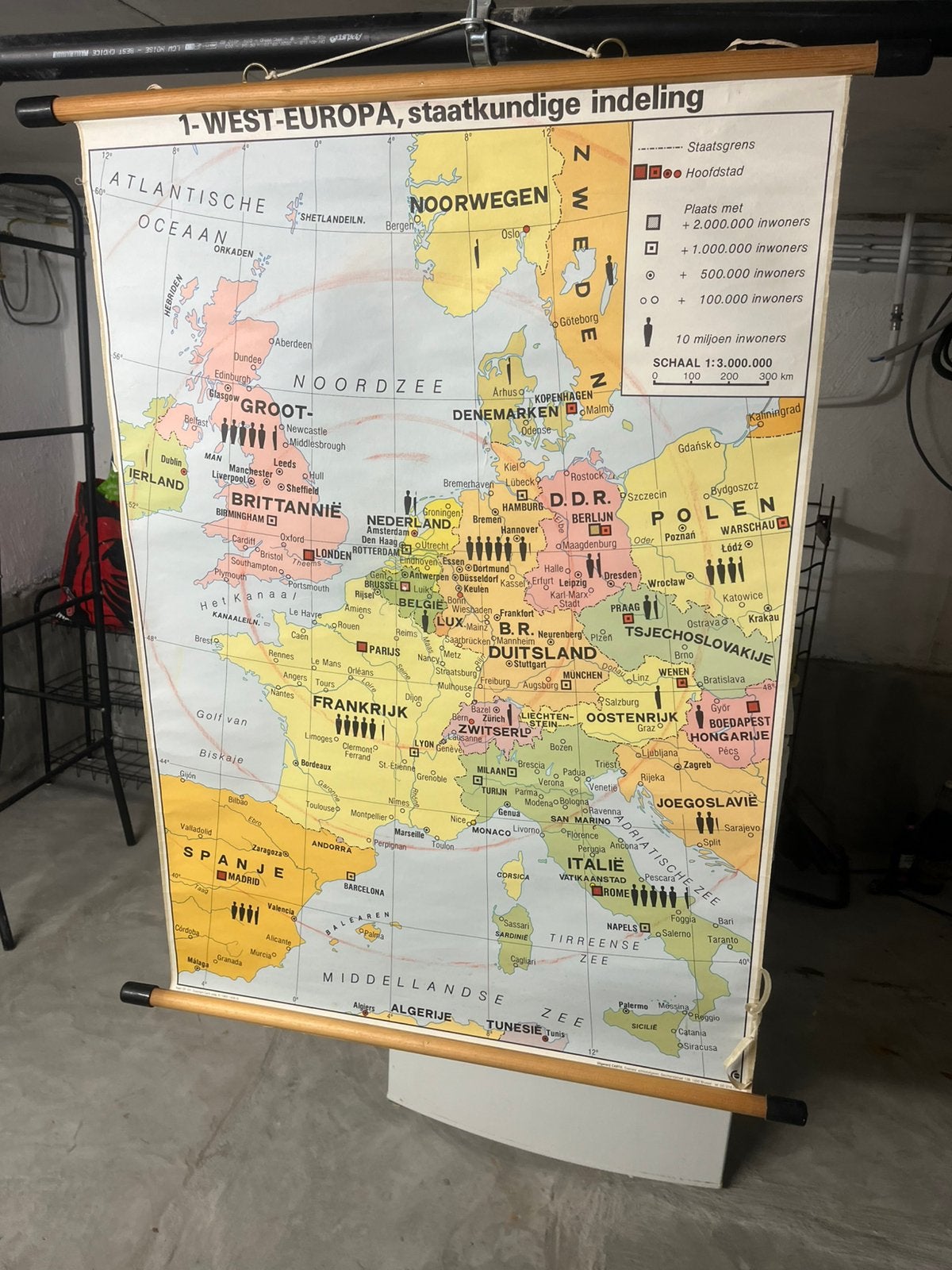 Wandplaat Europa vroeger, Ophalen